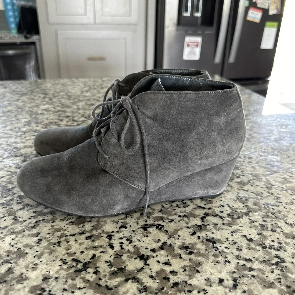 Vionic Becca Wedge Suede Lace‎ Up Elevated Booties Womens 9 Casual Classic